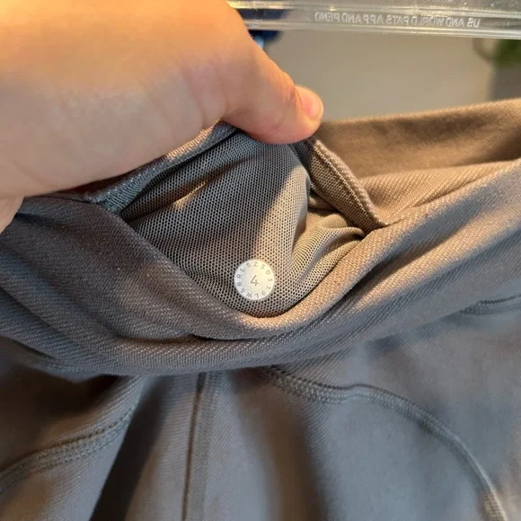 Lululemon Scenic Route Leggings in EUC - Picture 16 of 16